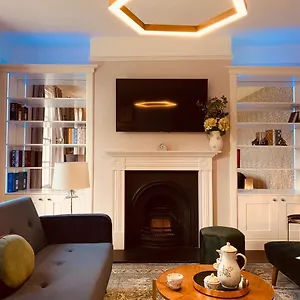 Apartment The Midsummer Common - Modern & Spacious 2bdr House With Garden